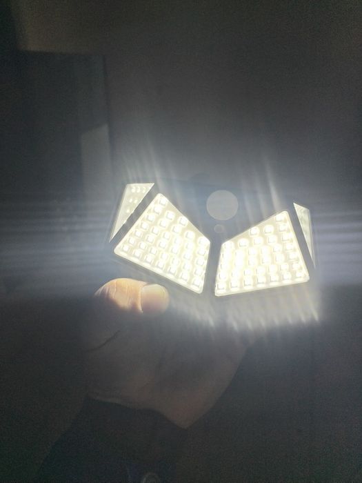 Led Соларна лапна със сензор за движение