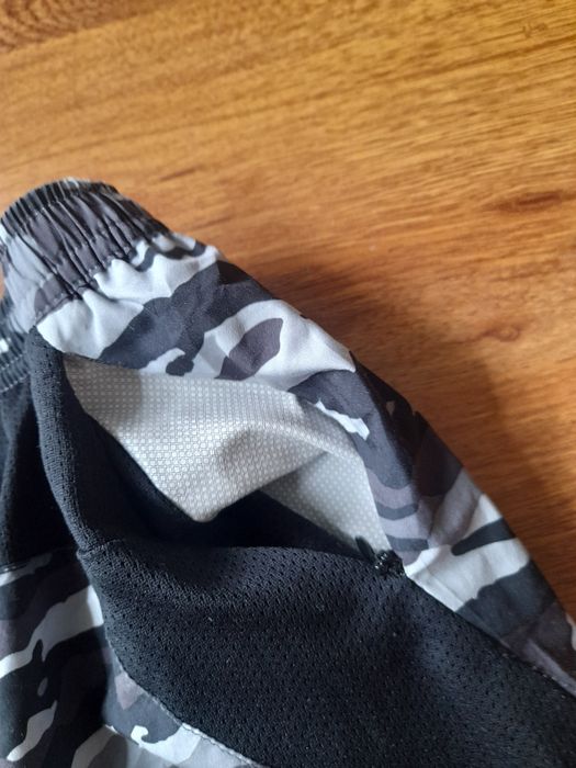 Nike къси панталони и тениска M размер.