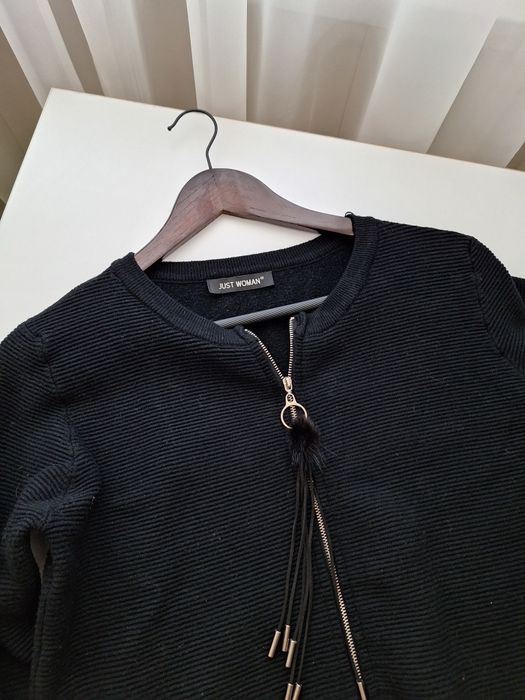 Черна жилетка с цип