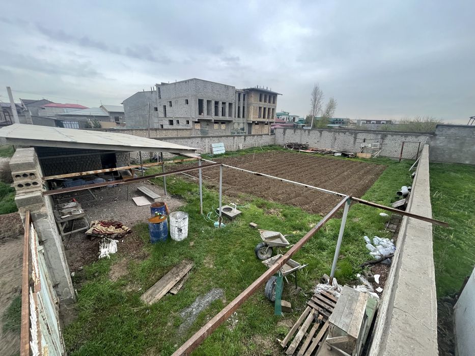 Yer uchastka sotiladi srochno 6 sotok