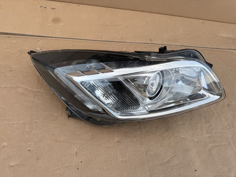 Фар Opel Insignia Xenon 2009-