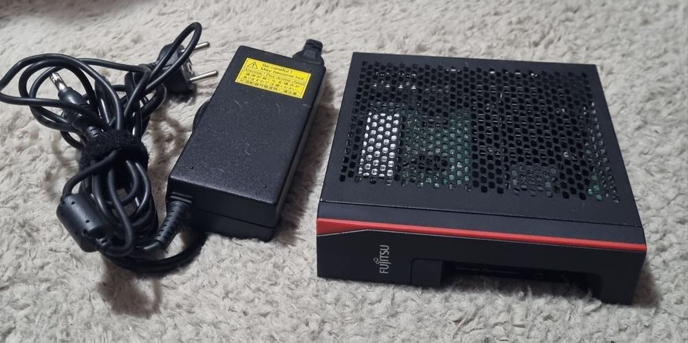 Mini PC Pasiv / Fanless Fujitsu futro740: Intel Celeron J4105 Quad Core/4GB RAM/SSD 256M2/WIFI/Bluetooth + Alimentator