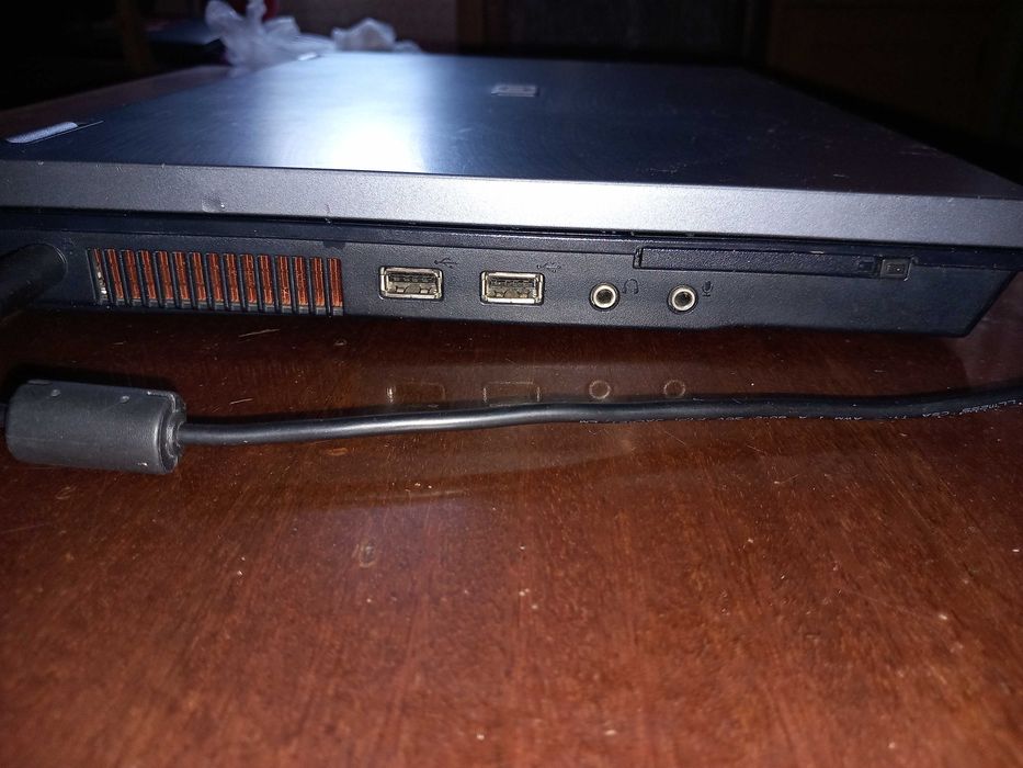 Лабтоп HP . Старичък , но работлив . 1.9ghz dual core