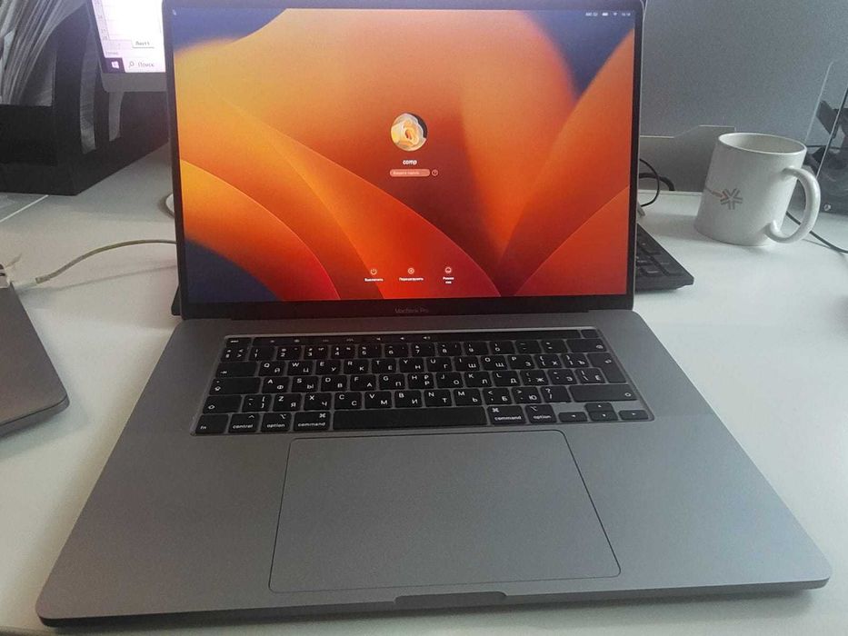 Продам MacBook Pro Apple