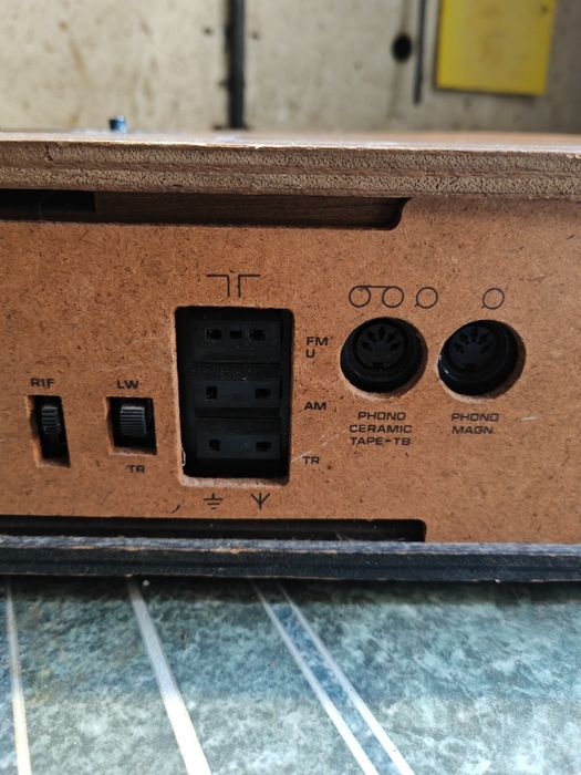 Hitachi  ST2650 радио касетофон и грамофон Dual