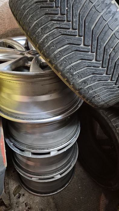 Vând sau schimb jante pe 17 Artec