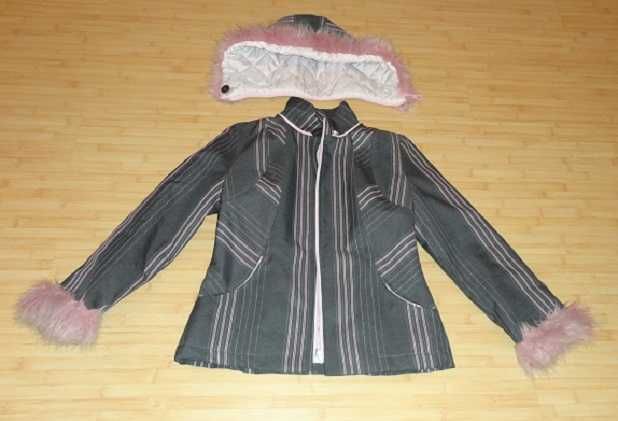 Geaca matlasata cu gluga detasabila marimea 42