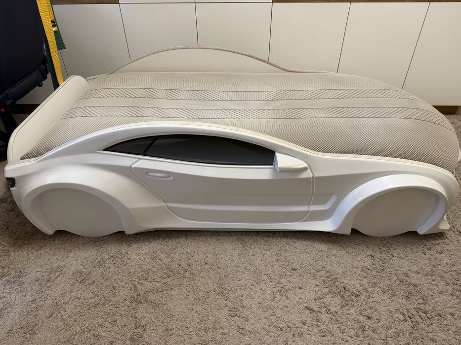 Кровать-машинка детская