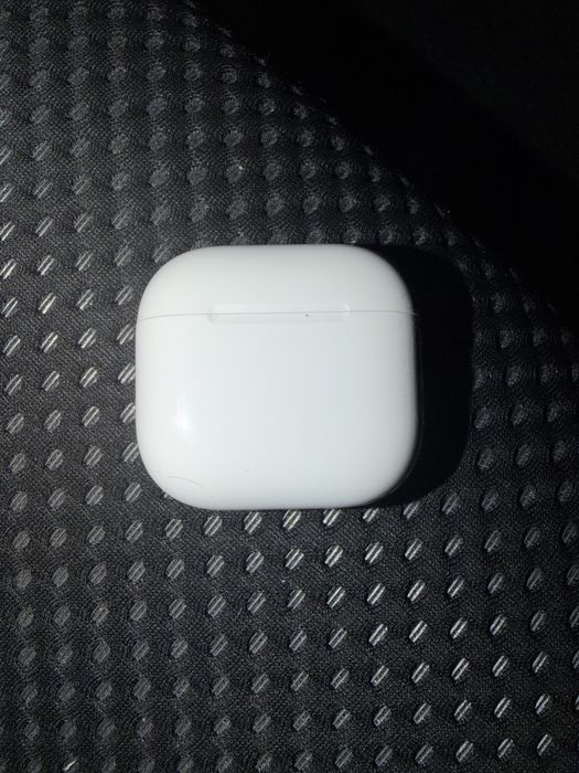 Airpods 4.