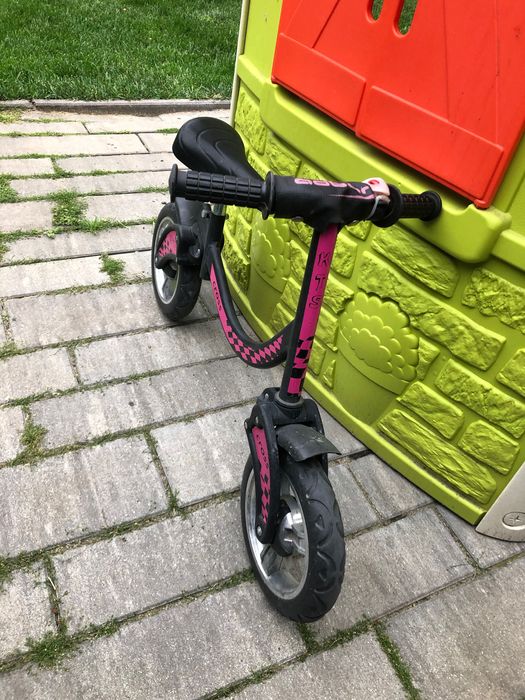 Bicicleta echilibru cu suspensii