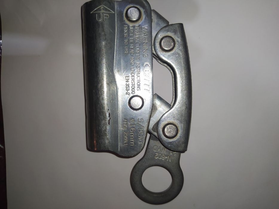 Зажим страховочный