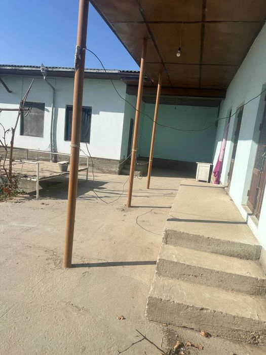 Uy sotiladi 2-etaj 8-sotix