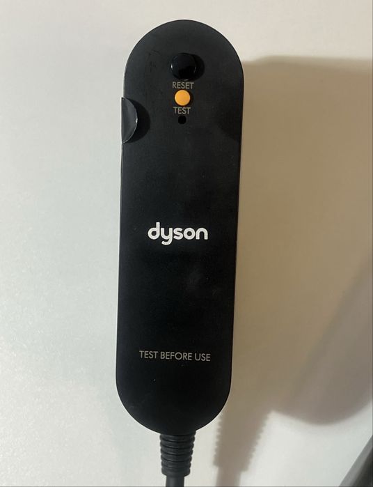 aparat de uscat parul Dyson Airstrait