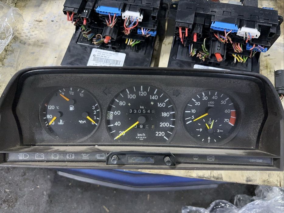 W124 панель прибор щиток прибор авторазбор бу запчасть мерс