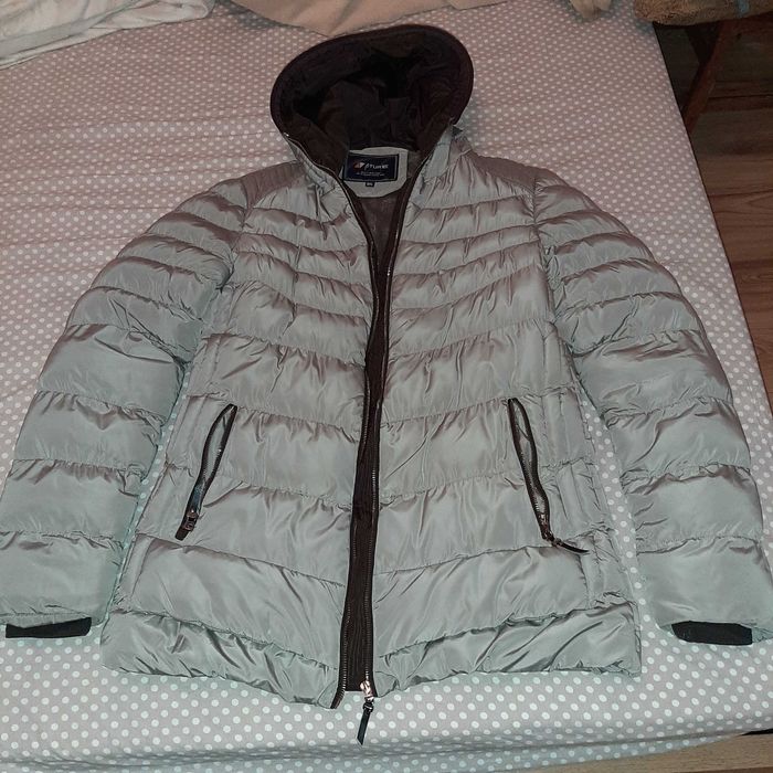 Дамско зимно дълго яке с качулка в  бежовата гама!