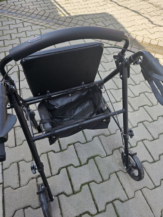 Cadru de mers cu roți nou fără eticheta