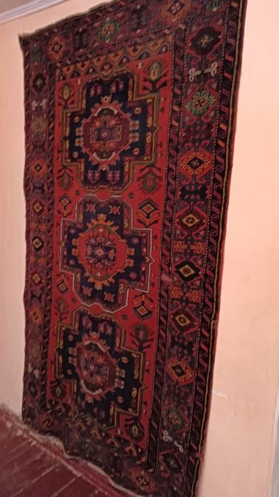 Шерстяной ковер ручной работы.