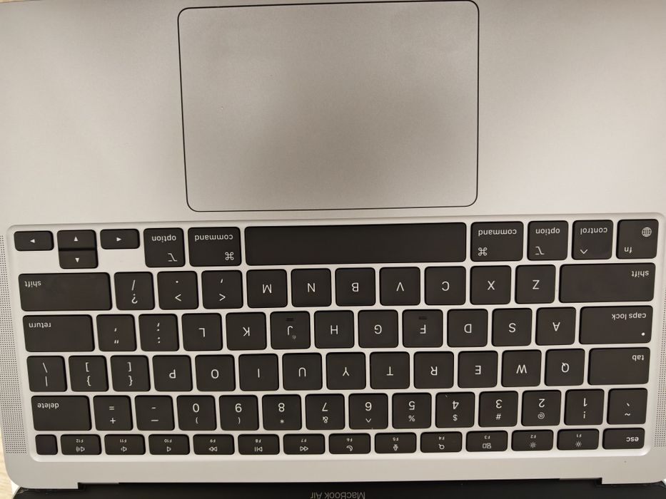 MacBook air  M1  .