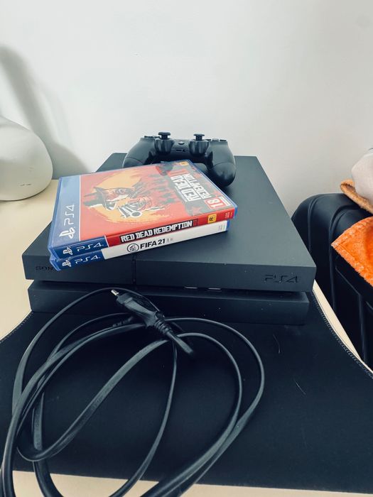 Play Station 4 + jocurile din poze.