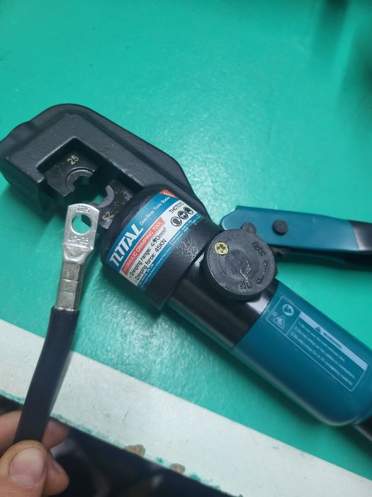 Грузовой автоэлектрик