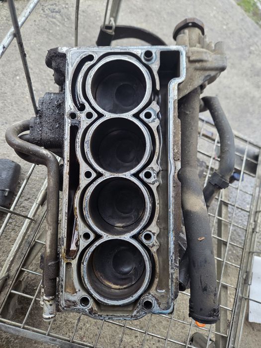 Motor 1.6 FSI BLF Bloc motor chiulasa axe cu came Vw Golf 5