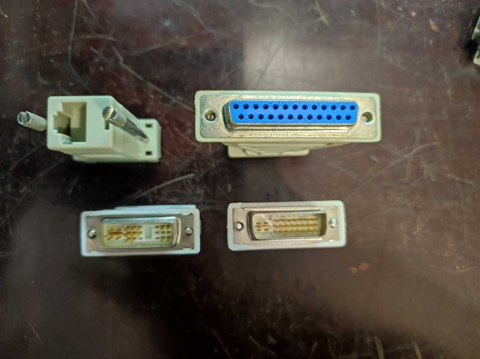 Продават се различни активни / пасивни видео конвертори / адаптери