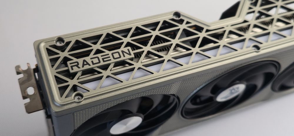 Видео карта Sapphire Nitro+ RX 9060 XT, 16GB GDDR6 AMD Radeon