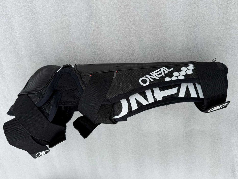 Genunchieri second hand ONEAL TRAIL FR Knee Guard CARBON negru alb