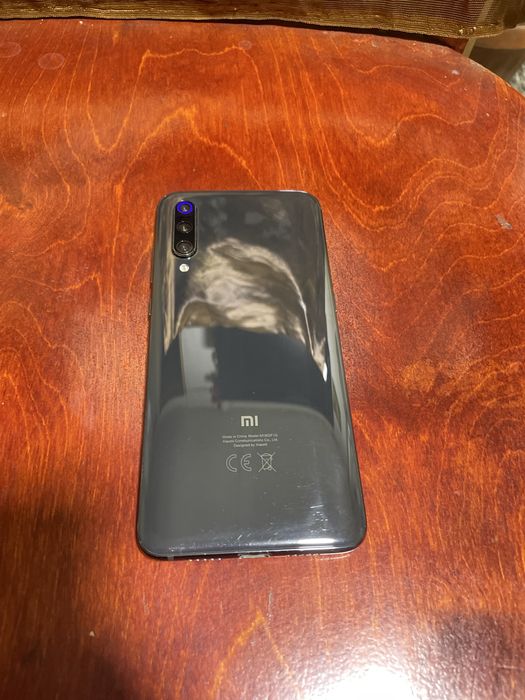 Xiaomi Mi 9 Lite. Holati ideal. Xotirasi 6/64gb. Narxi kelishsiladi