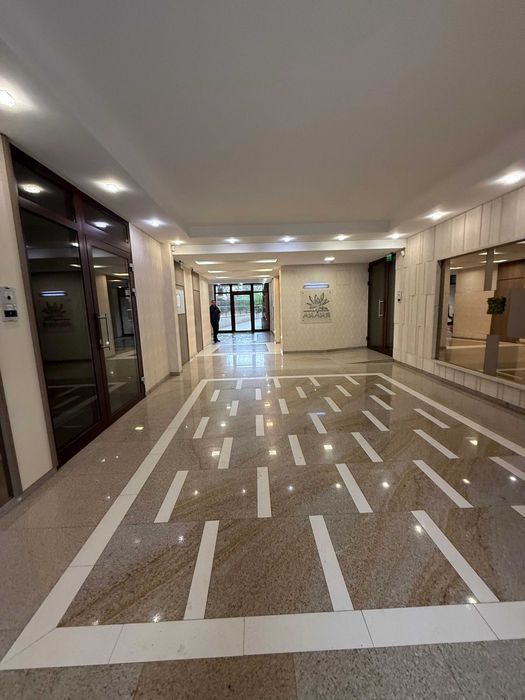 Дава се под наем Тристаен апартамент в София, Младост 4 - 100 кв.м за 1000 € - Снимка #1