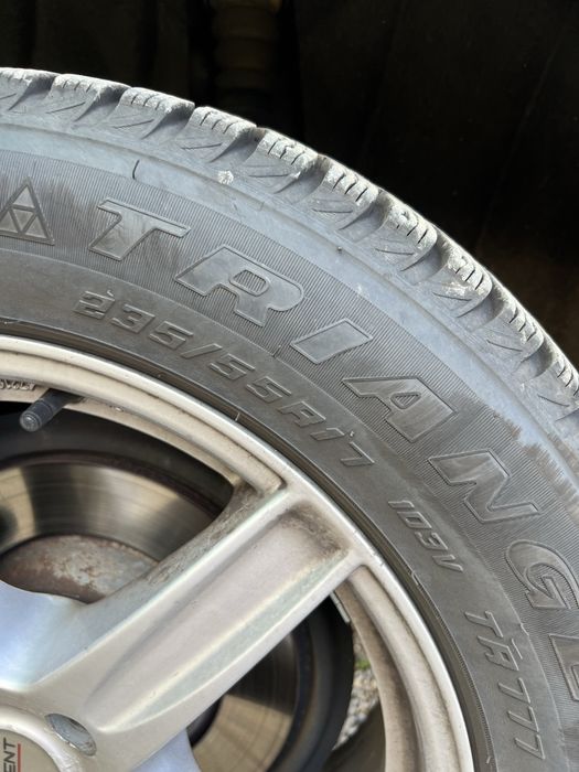 Jante 17” Tiguan + Anvelope iarnă 235/55 R17 – Stare foarte bună