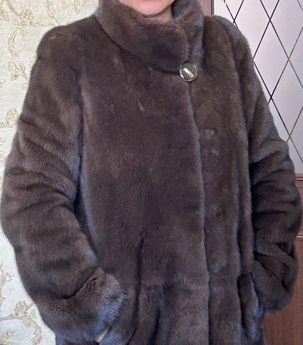 Продаю норковую шубу
