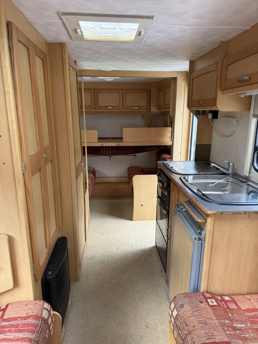 Rulota Elddis Avante 4950€ An 2005, impecabila, sistem fotovoltaic