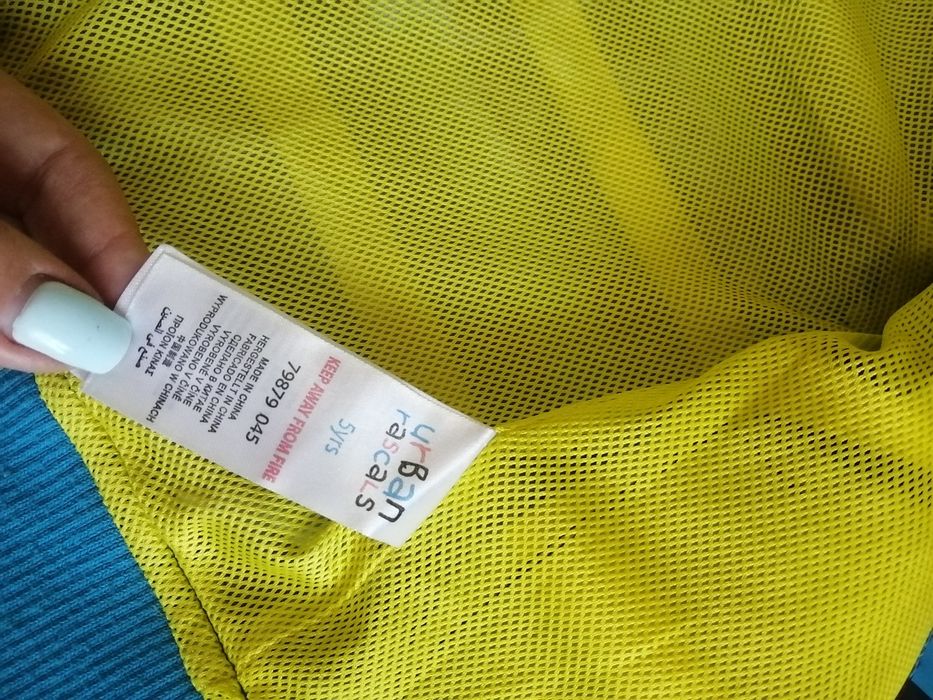 Продам ветровку на мальчика