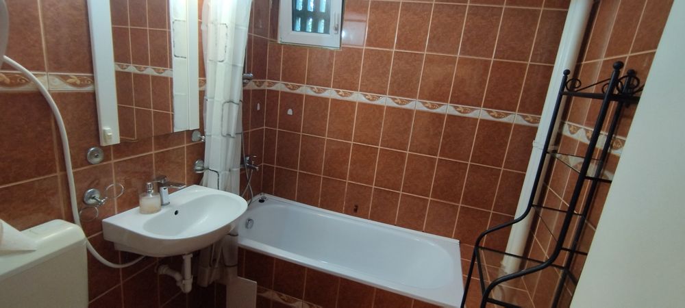 Proprietar inchiriez apartament 3 camere