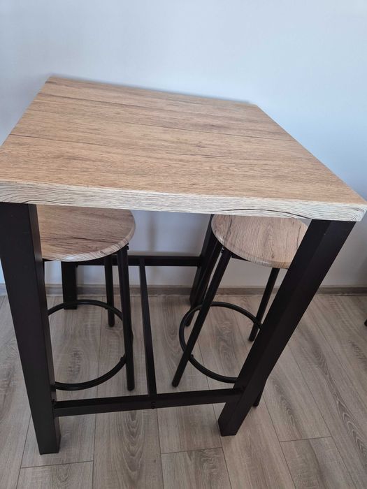 Masa stil bar cu scaune