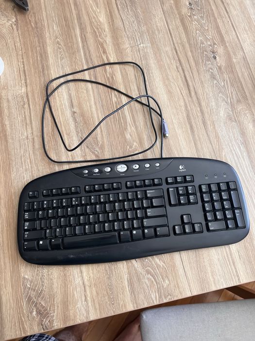 Tastatură multimedia Logitech cu mufă PS/2 (model clasic)