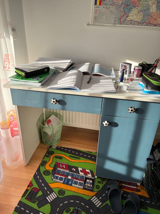 Vand birou si biblioteca copii .