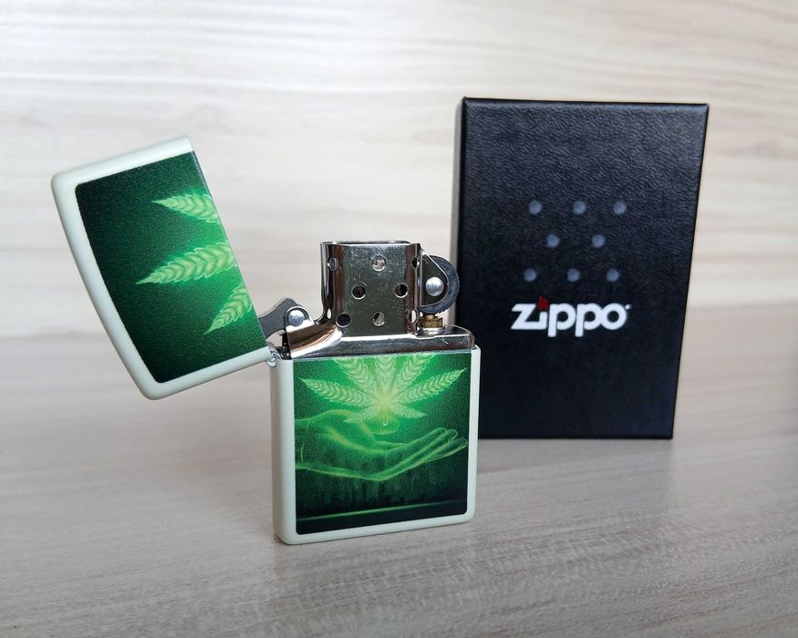 Нова запалка Zippo Cannabis Leaf+ подарък гориво