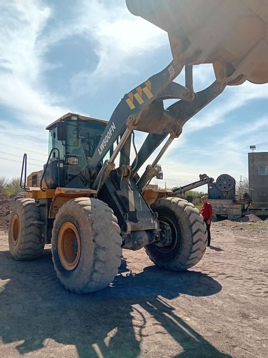 Продаётся погрузчик 3куб