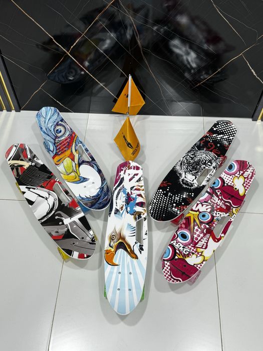 Скейтборд с ручкой и граффити расцветкой Пенниборд  СВЕТЯЩИЕСЯ Колёса