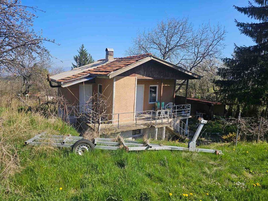 продава къща в с.Вакарел махала Брънковци