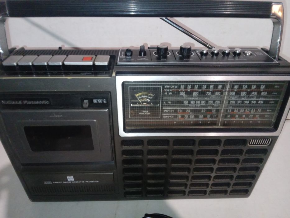 Японски радиокасетофон