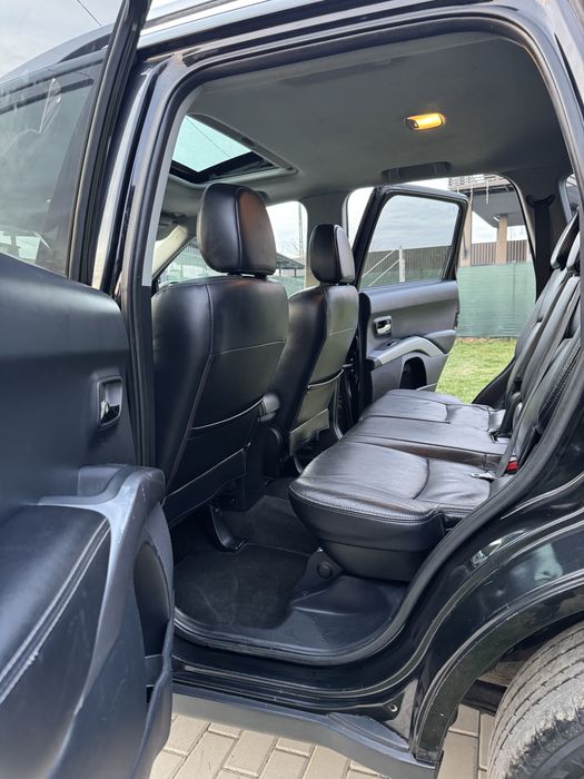 Mitsubishi Outlander 2.0 DID 4x4 -7 locuri- înmariculat
