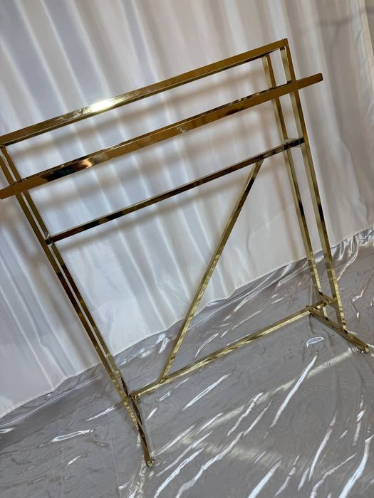 Гардеробная вешалка