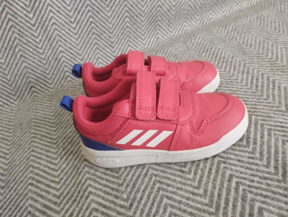 Adidas кожени маратонки номер 25