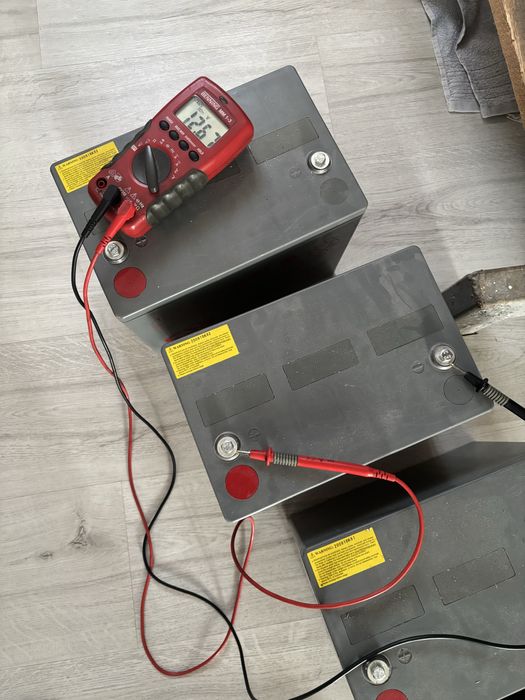 Se vind 4 acumulati gel CSB