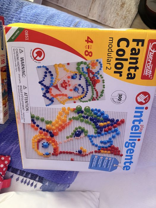 Различни видове детски играчки……