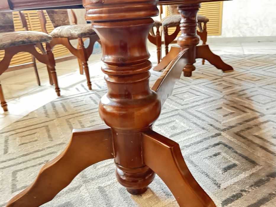 Продам стол дубовый