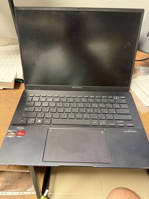 Asus zenbook 14 UM3402